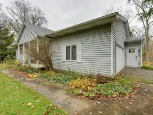 East Aurora Home ~ 18 Mi to Downtown Buffalo!