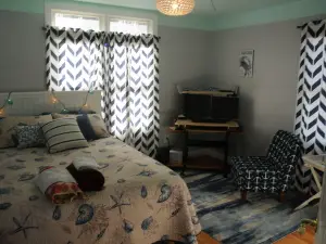 3 Bedroom house.   The BayHouse on The water.  Movie theater Dock, Rafts, Fishin