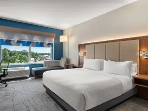 Holiday Inn Express & Suites QUEENSBURY - LAKE GEORGE AREA by IHG