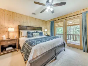 Cloudcroft Mountain Retreat about 5 Mi to Skiing!