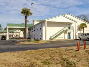 Plantation Inn & Suites Near Locust Grove I 75