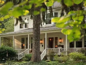 The White Oak Inn