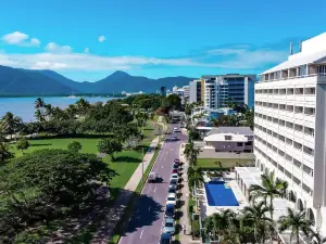 Cairns Harbourside Hotel