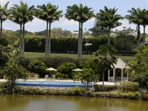 "this Beautifully Decorated 3 Bedroom 3 Bathroom Duplex Villa"