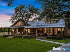 Hill Country Hideaway on 14 Acres
