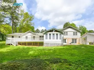 Enjoy This Roomy Cabin Style 5Br with A Pool Table