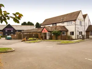 Premier Inn Farnborough West (Southwood)