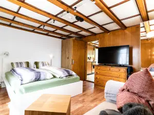 Bürcher Haus 1. OG Süd-Ost