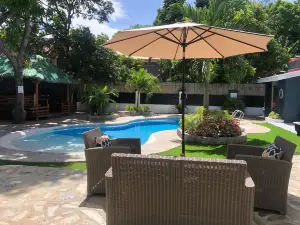 Beautiful bungalow w/ swimming pool Binan, Laguna