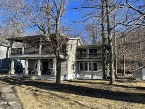 Moonlight Manor on Keuka Lake in Hammondsport