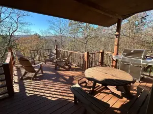 Jack's Wonder Inn 3 Bedroom Cabin. Starlink/Woodfired Hot Tub!!