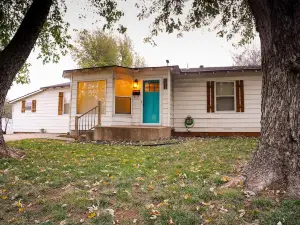 La Casa Zia - cozy home within walking distance of historic downtown Guthrie.