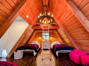 Cozy Lakefront Cabin