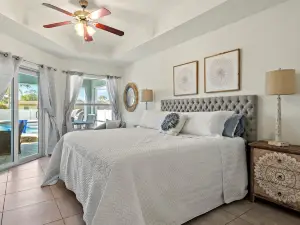Premium Modern Pool Home- 1 Mile to Downtown & 3 Miles to Beaches