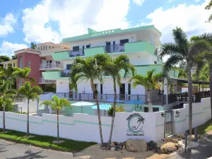 Casa Verde Hotel - Steps to the Beach, Pool, Restaurant & Bar