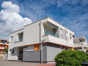 Apartment Funtastic with Private Pool