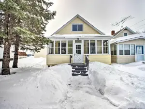 Aurora Outdoorsy Getaway w/ Deck & Grill!