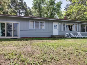 Pelican Lake Cabin: Private Beach + Scenic Sunsets