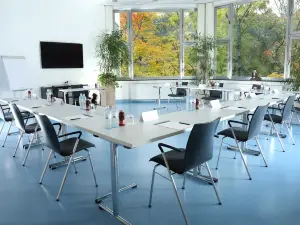 College Garden Hotel