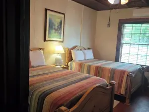 Hootie Creek Guest House