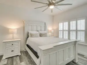 Walk to Mississippi River Grafton Townhome!