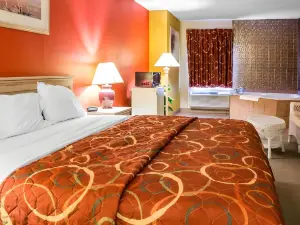 伊克諾套房酒店