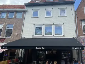 Anna Van Chiel