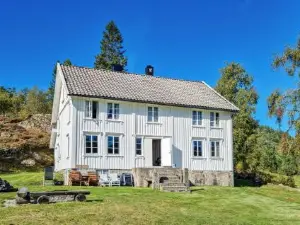 3 Bedroom Beautiful Home in Bjelland