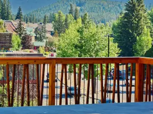 Moose Hotel and Suites