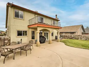 El Paso Retreat w/ Pool: 11 Mi to Downtown!