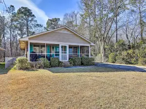 Lake Waccamaw Home w/ Fenced Yard & Shared Pier!