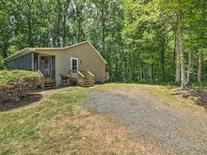 Cozy Rixeyville Cottage w/ Deck, Grill, & Stabling