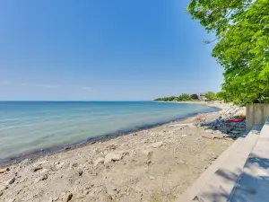 Turtle Cove Bay Beach House ~ 13 Mi to Buffalo!