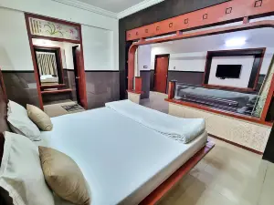 Damji Hotel