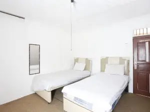 OYO 93127 Penginapan Budhe Sri