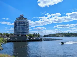 Clarion Lakeside Inn & Conference Centre