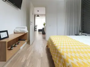 Sara - Stylish Apt with Balcony Near Piata Obor