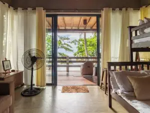 Exclusive Beachfront Villa w/ Outdoor Tub & Kayaks