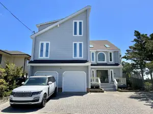 Waterfront Home on Prime Location - Haven's Cove!