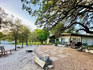Kid Friendly, River house 65 yards to the Frio River