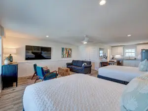 206 Queen Suite, 2nd Floor Low Tide