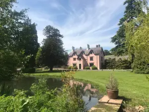 Cwrt Bleddyn Hotel