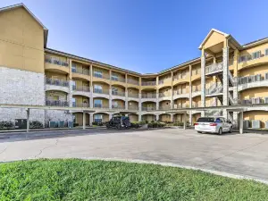 Lakefront Corsicana Condo: Pool & Private Balcony!