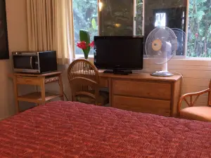 Dolphin Bay Hotel