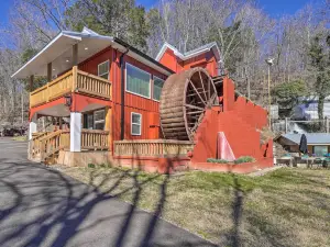 Peaceful Cookeville Cabin on 52 Acres!