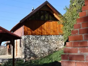 Charming 2Bed Cottage in Carasova, Banat Mountains