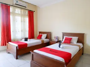 RedDoorz Plus near Stadion Wijaya Kusuma