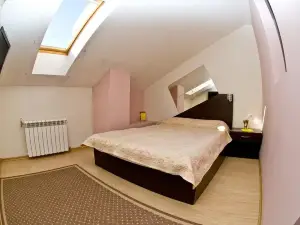 Pit Stop Hotel