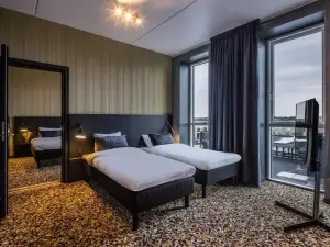 Peak 12 Hotel