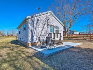 'The Brewer Guesthouse' Tiny Home w/ Patio & Yard!